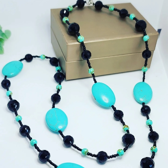 Turquoise Oval and Czech glass handcrafted necklace - Picture 2 of 4